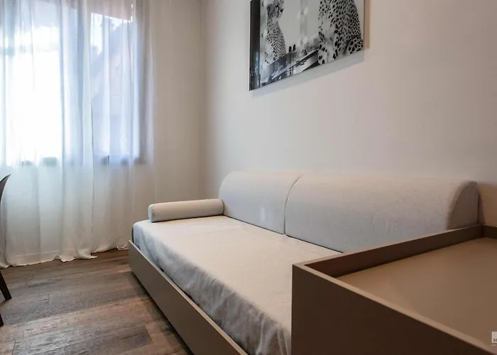 Luxury House In Marchesana 150 Mq 아파트